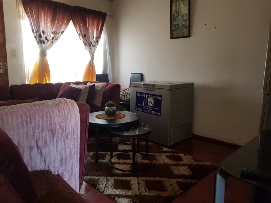 2 Bedroom Property for Sale in Geelhoutpark North West